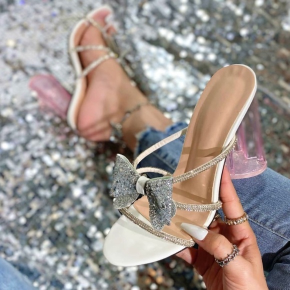 Bow Heels - Picture 1 of 5